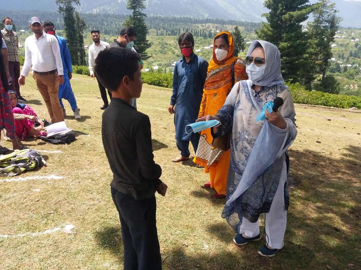 Distribution of face masks among students by CEO Budgam Mtr. Fatima Tak